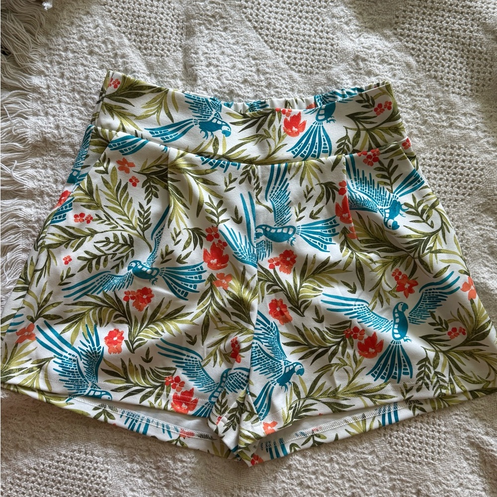 Ladies Versona  topical and bird print pocketed shorts.
